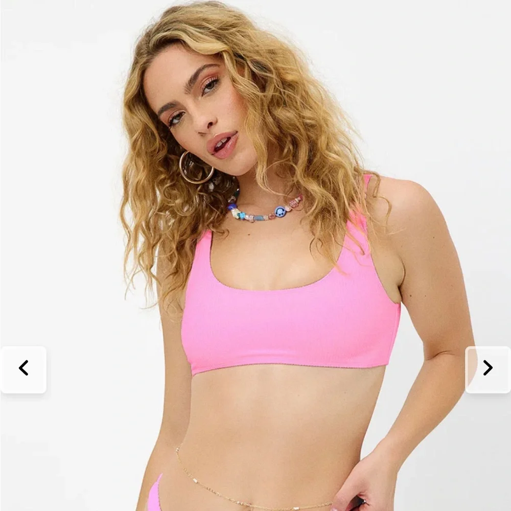 NWT Frankie’s Bikinis Connor Ribbed Sporty Pink Bikini Top Size XS